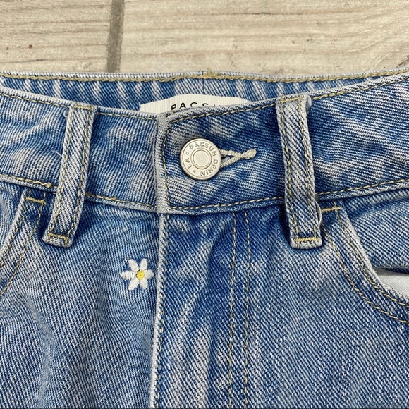 High Waisted Daisy Denim PacSun Mom Shorts - Picture 2 of 11
